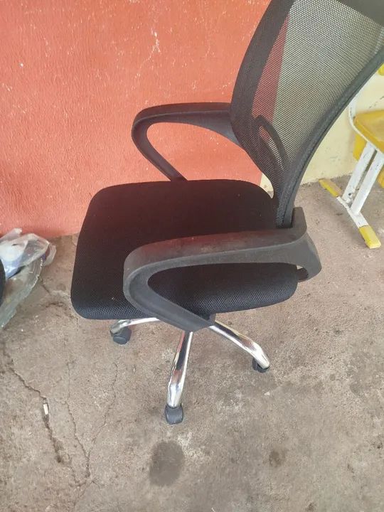 Cadeira de Escritório Giratória Mesh Preta