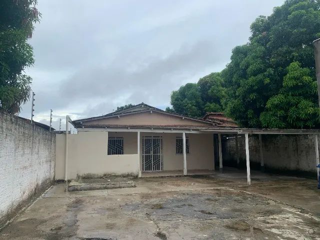 ALUGA-SE CASA (CENTENÁRIO)