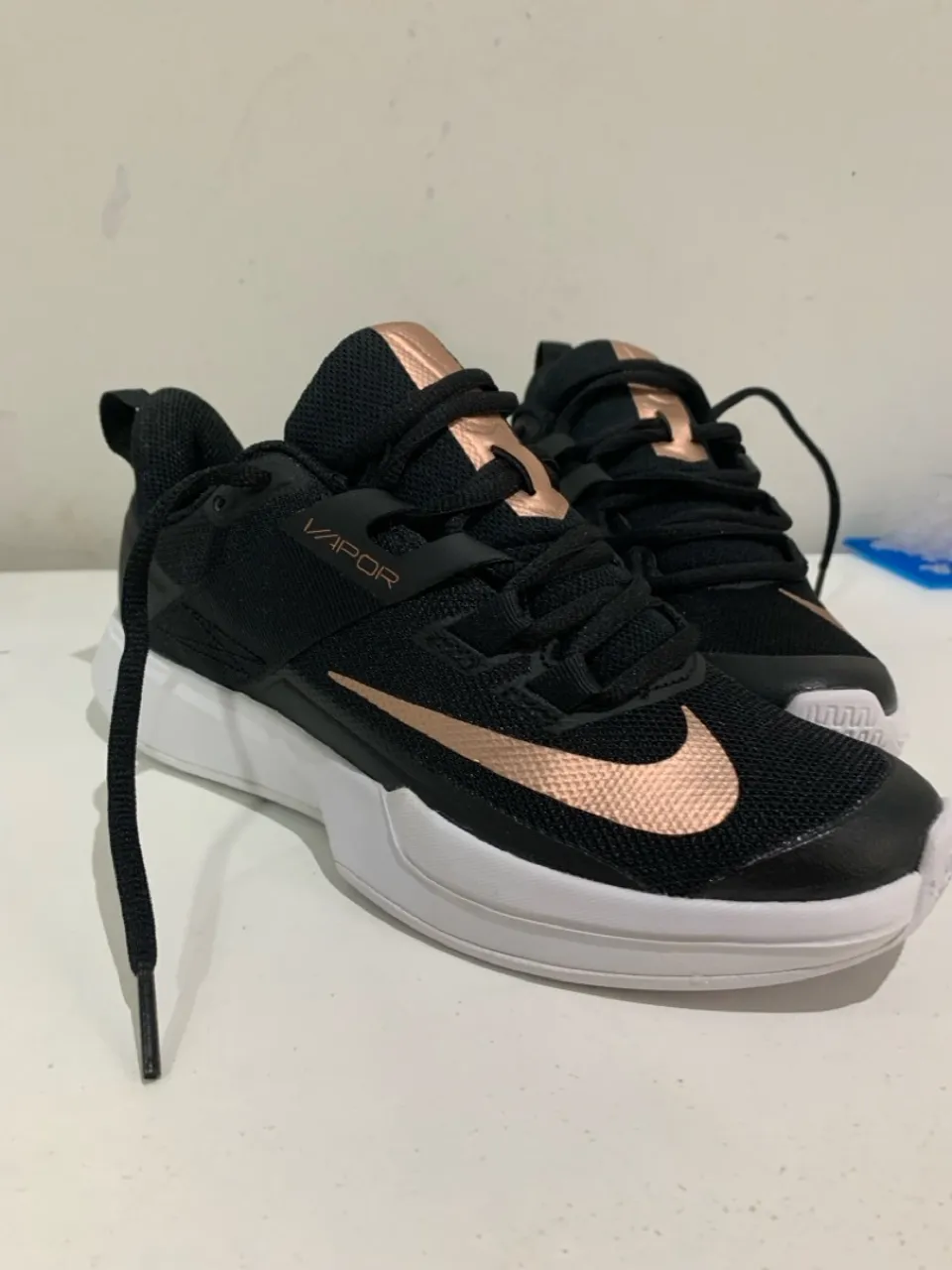 Tênis Nike Vapor Feminino - Preto com Detalhes Rosê