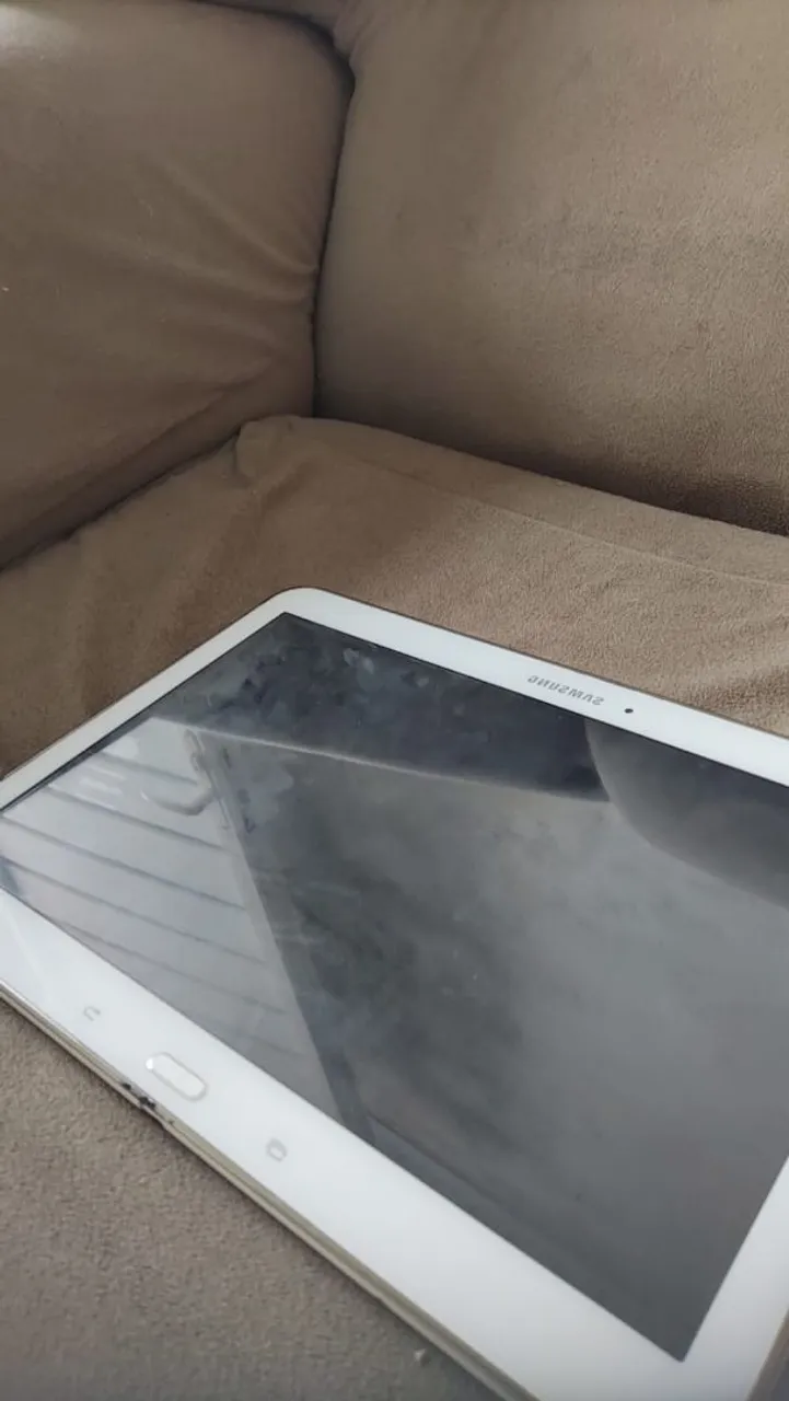 Troco prata novinha mais tablet e um vídeo game Ps2 com quatro controles novinho