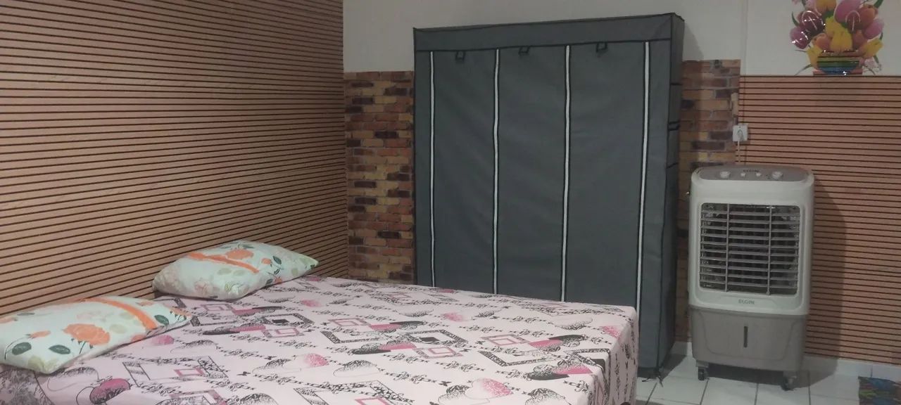 Quarto banheiro privativo.