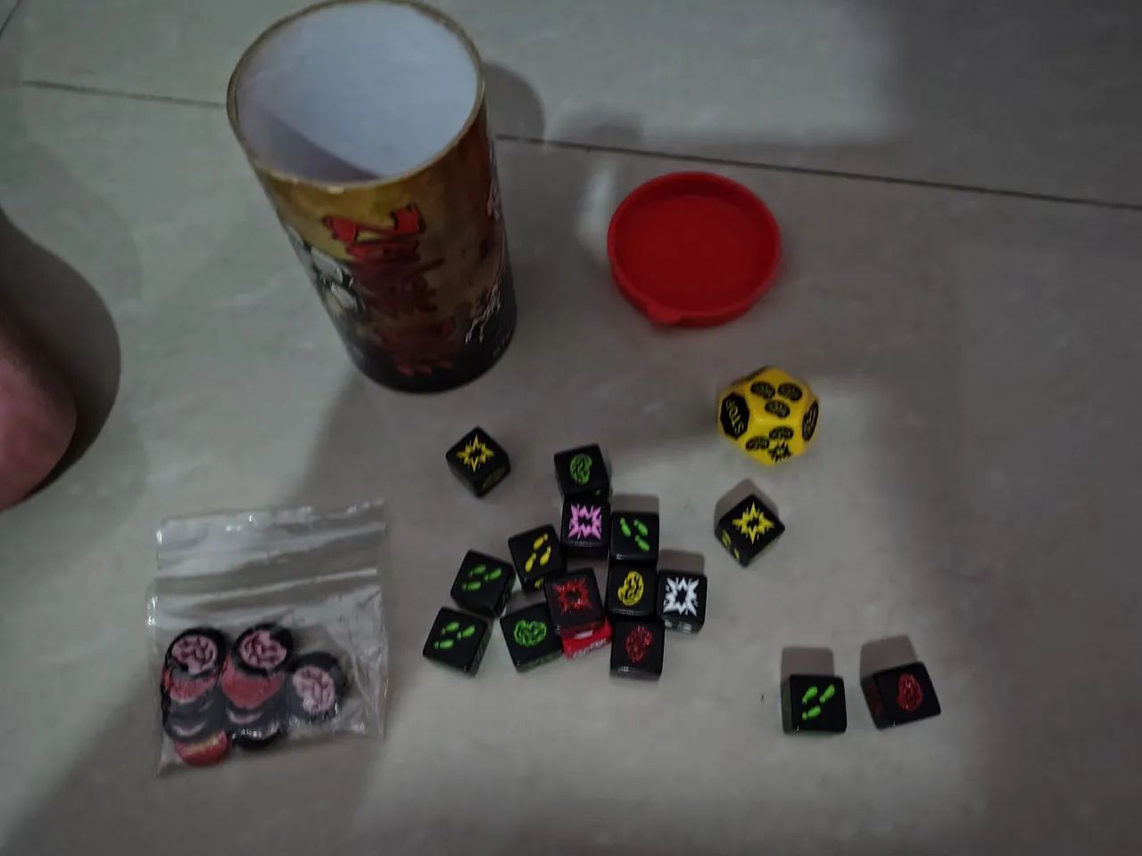 Jogo de Dados Zombie Dice + expansão - Foto 2