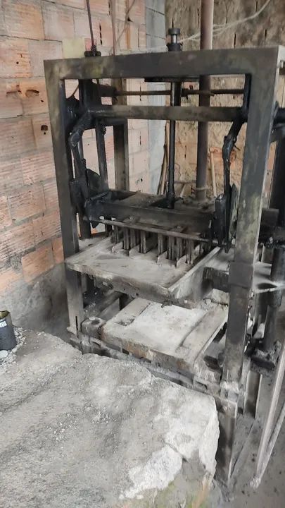 Vendo Maquinário completo  para fabrica de blocos de blocos de concreto - Foto 2