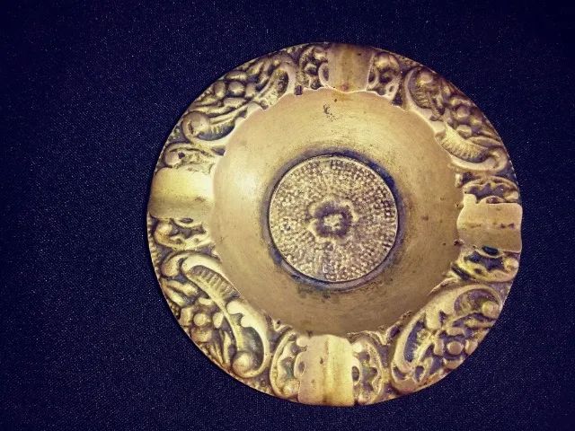 Cinzeiro antigo em bronze maciço 11cm diâmetro - Foto 4