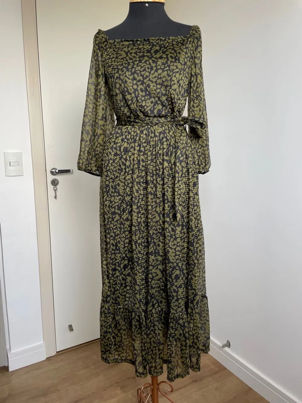 Vestido midi estampa verde musgo e preto tam M Cortelle