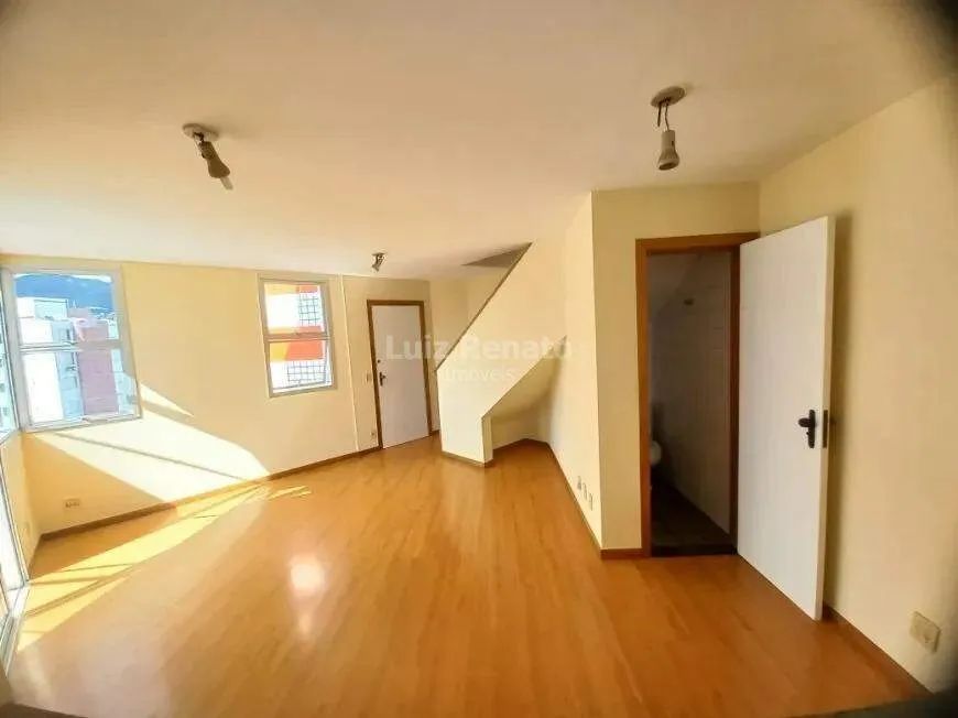 Apartamento duplex à venda no bairro Carmo