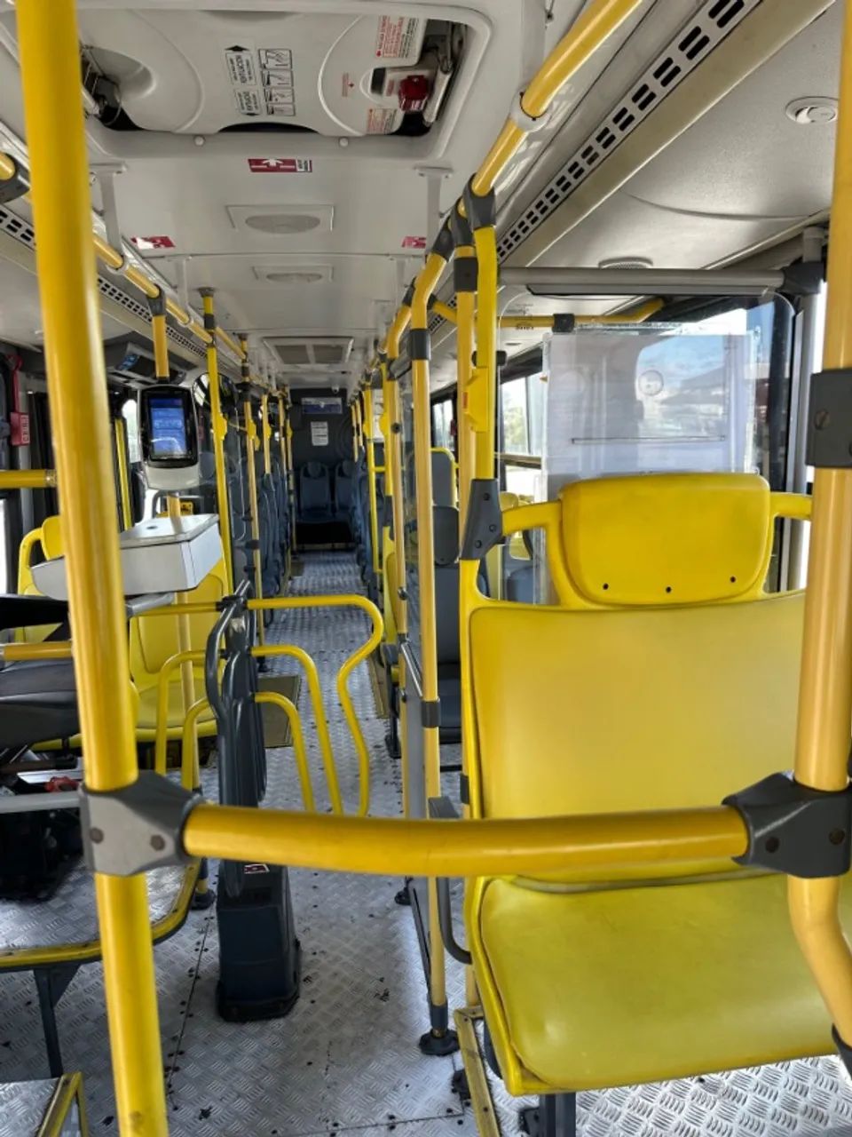 ONIBUS URBANO MERCEDES BENZ OF 1724 CARROCERIA CAIO 2017 COM AR  - Foto 7