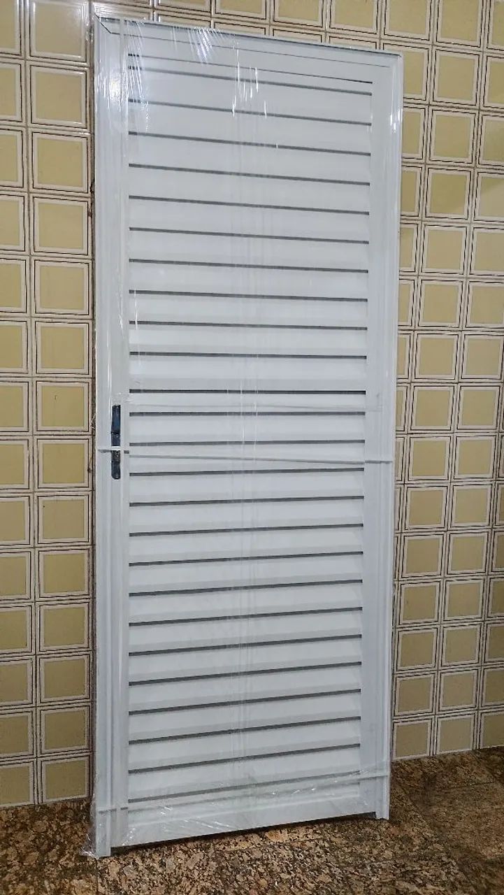 Queimão de Estoque - Porta alumínio branco 60cm, 70cm ou 80cm  - Foto 4