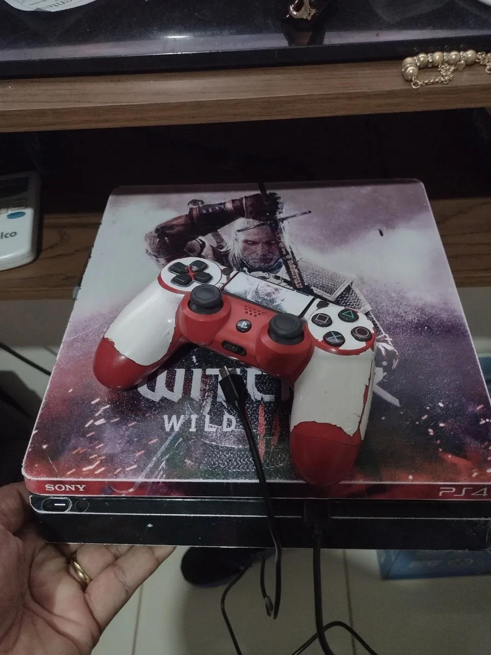 PS4, mais jogo The Witcher 3 + Controle Personalizado
