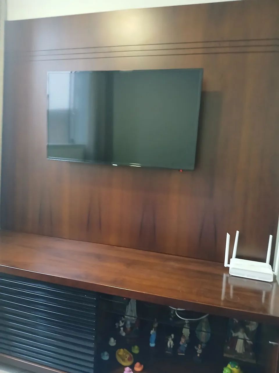 Rack com painel madeira64520796148353122