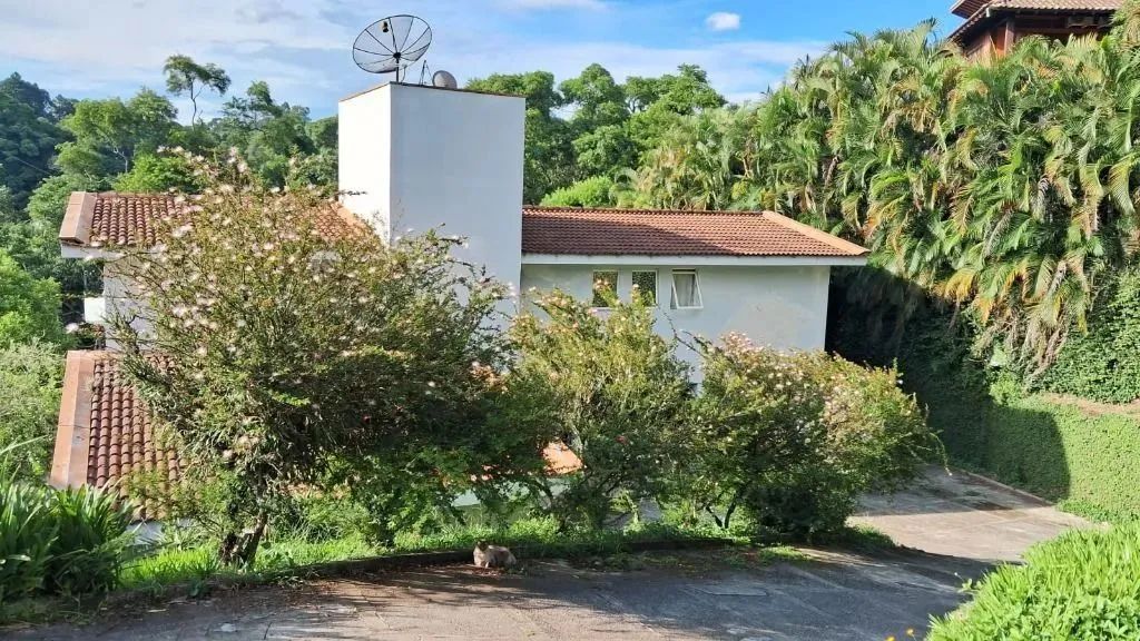 CASA COM 4 QUARTOS - PISCINA, NA GRANJA VIANA.