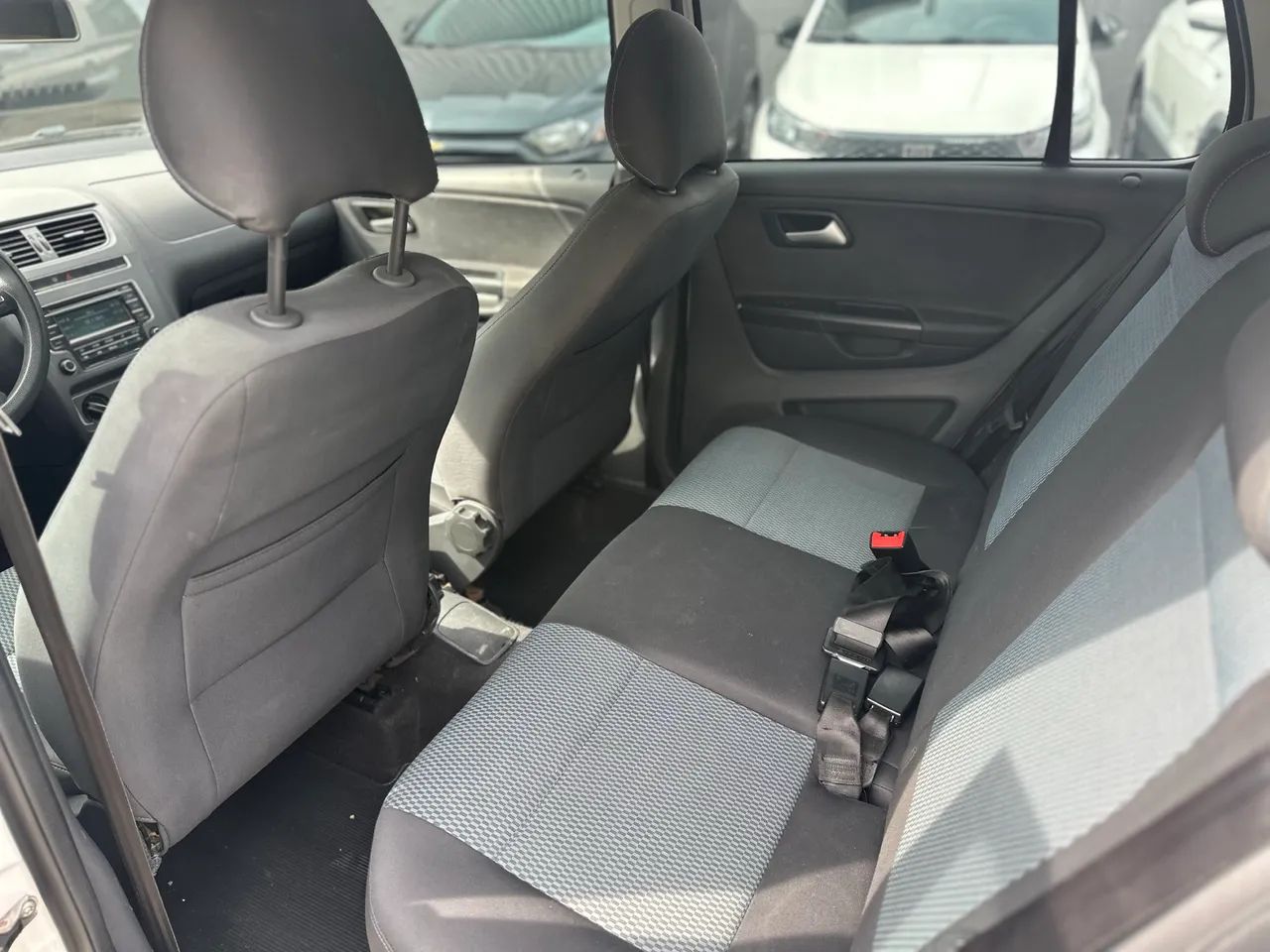Volkswagen Fox Bluemotion 1.0 MI Total Flex 12V 5P 2014 - Foto 4
