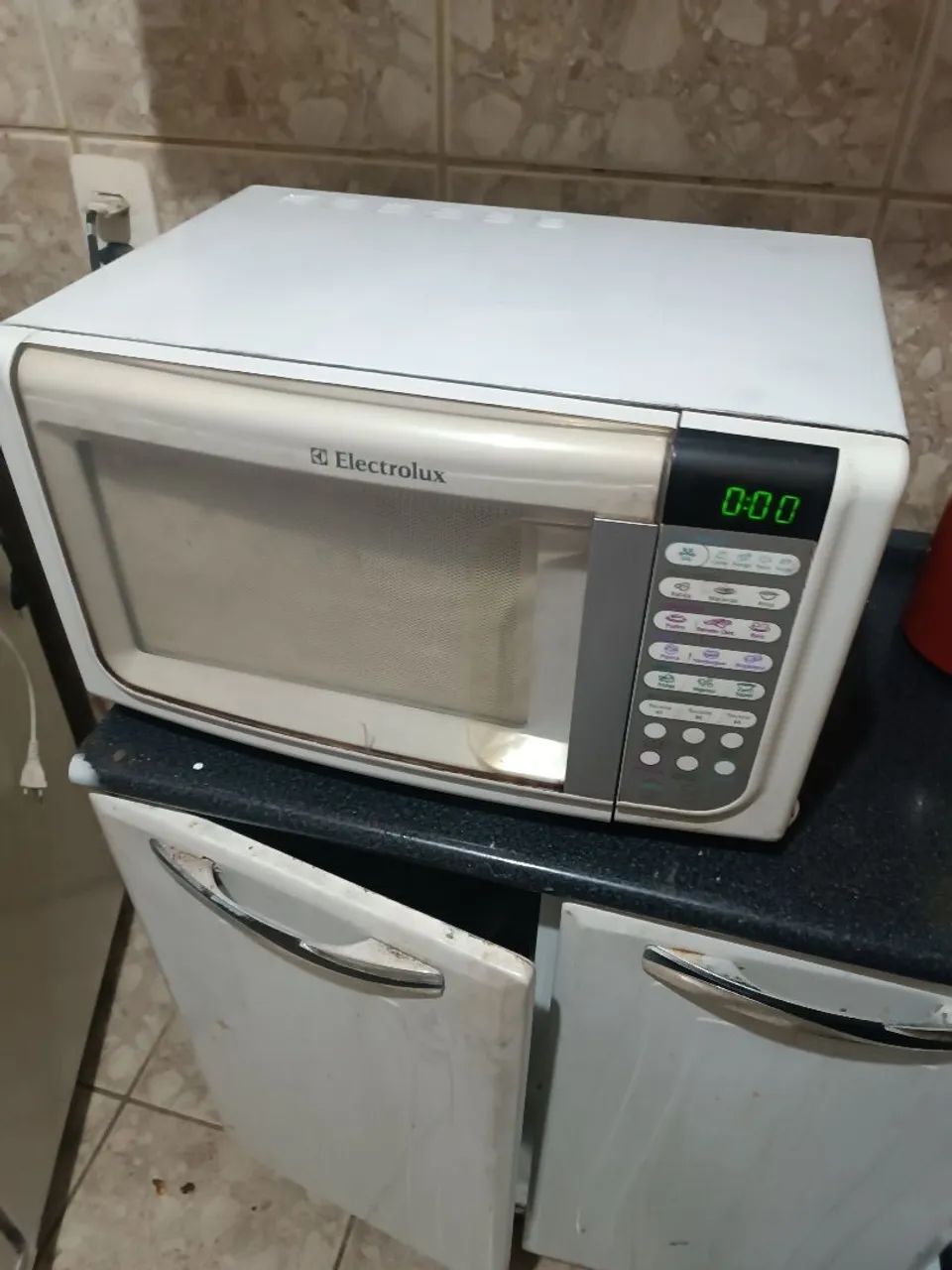 Microondas Electroluxs 30 litros ótimo estado funciona perfeitamente  - Foto 5
