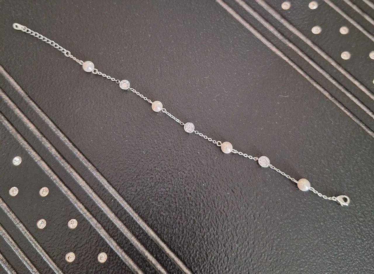 Pulseira feminina prateada com pérolas  - Foto 2