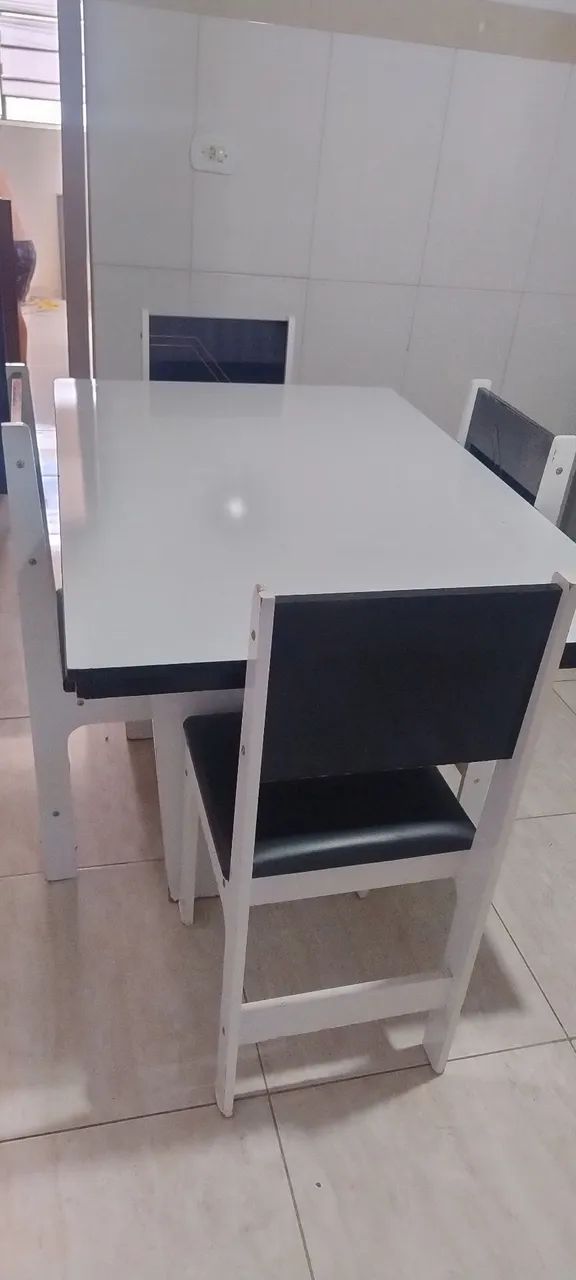Mesa com 4 cadeiras  - Foto 2