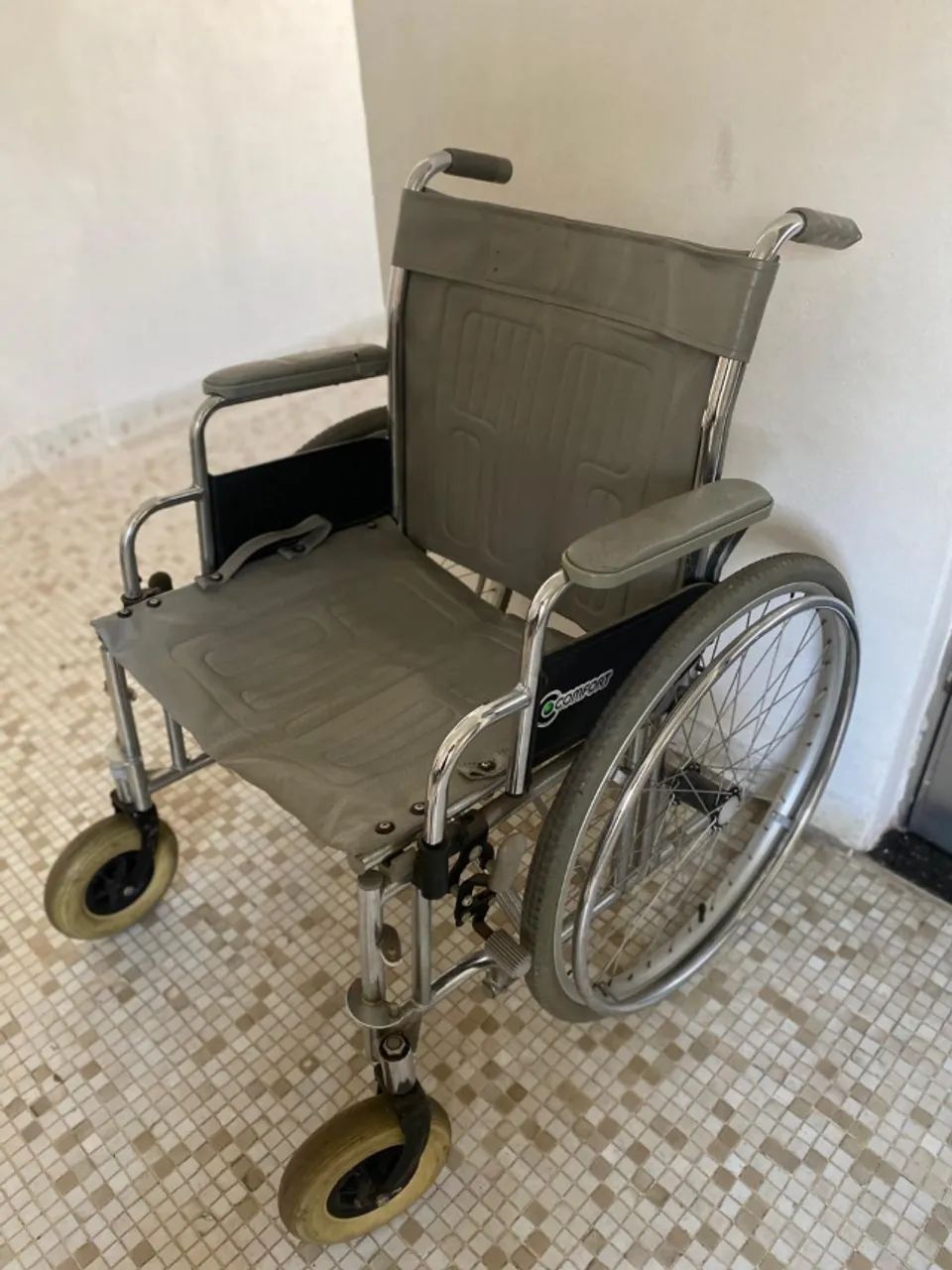 Cadeira de Rodas Comfort Dobrável - Foto 4