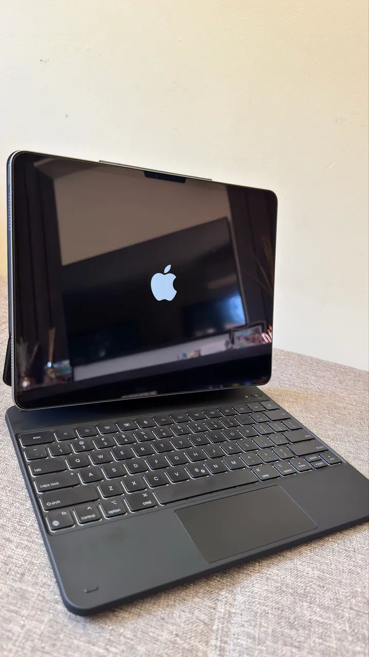 iPad Air 13 Polegadas M3 128GB + Teclado Bluetooth + Capa | Estado de Novo