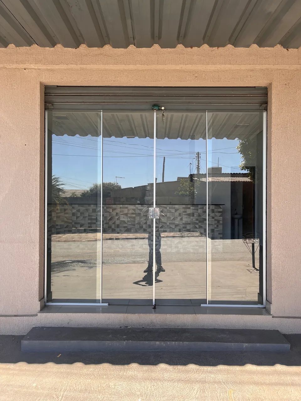 SALA COMERCIAL PARA LOCAÇÃO (REFORMADA)