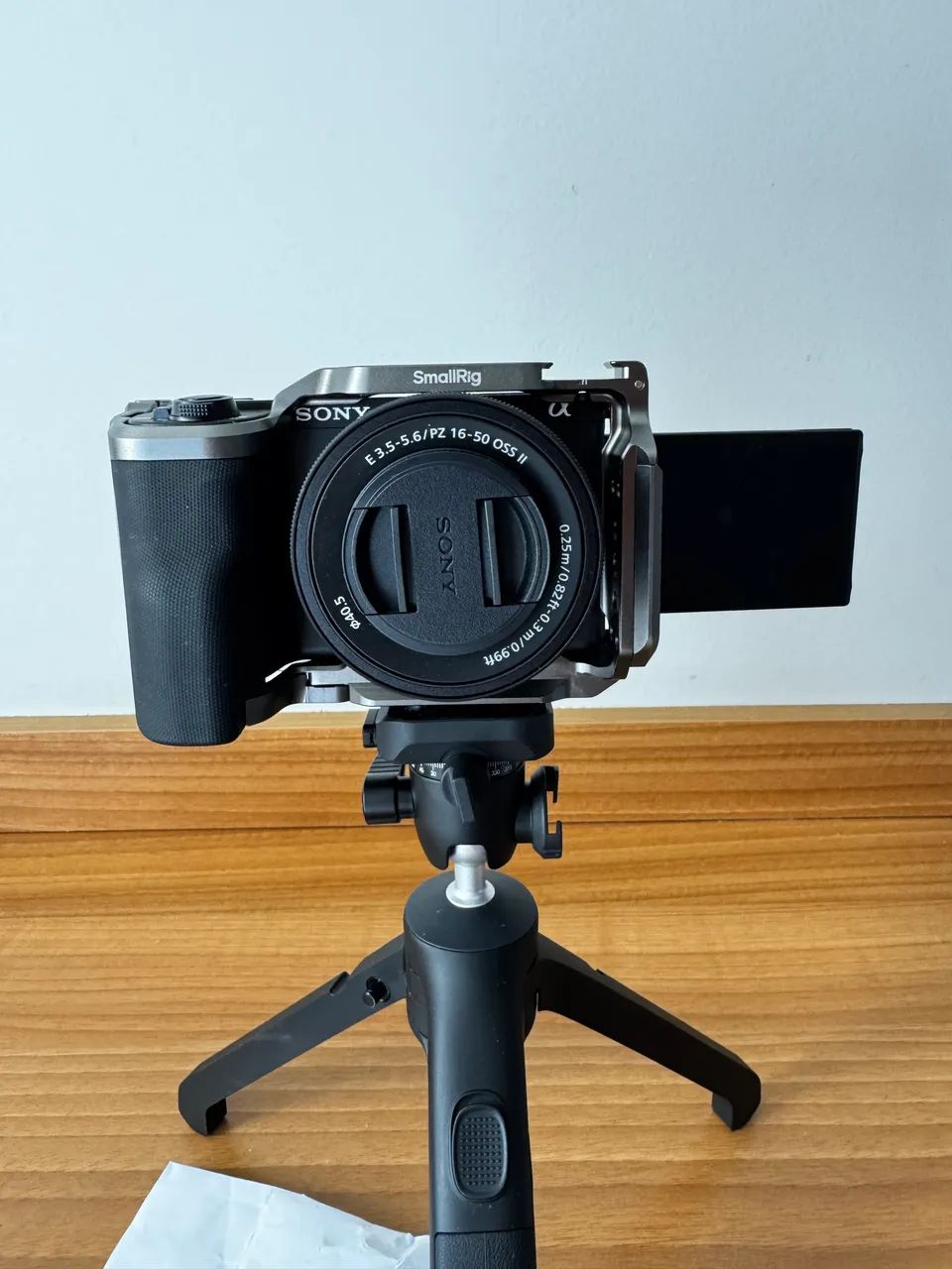 Combo Sony ZV-E10 II + Gaiola SmallRig + 2 bateria extras SmallRig+ Tripé Ulanzi tt38
