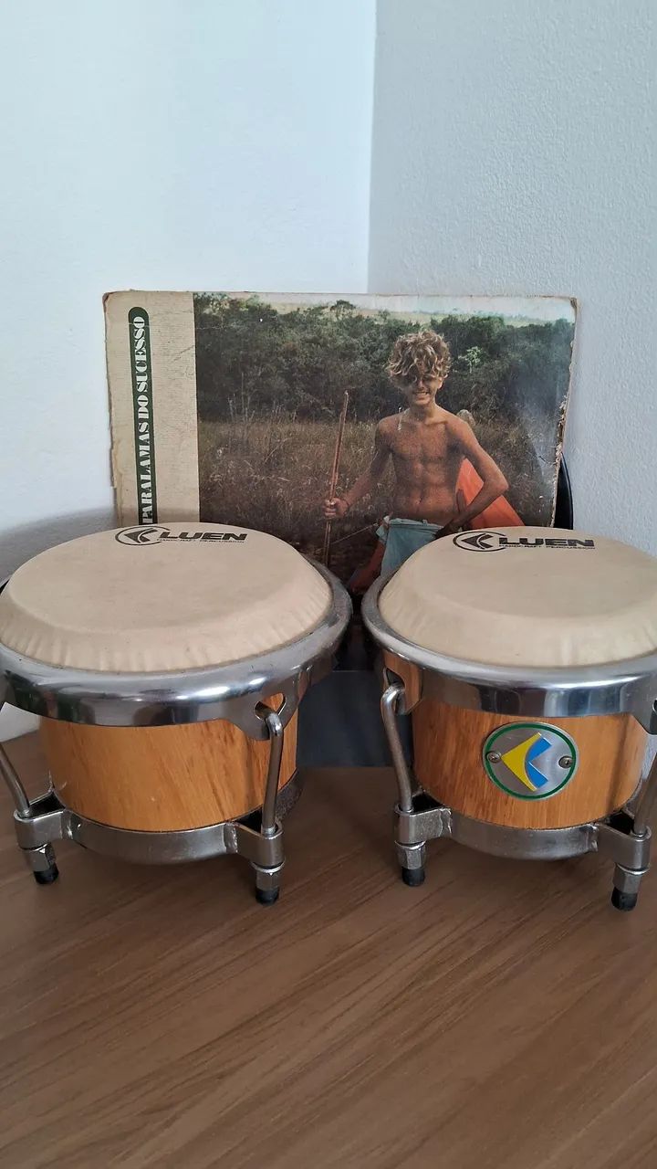 Instrumento de percussão Bongô