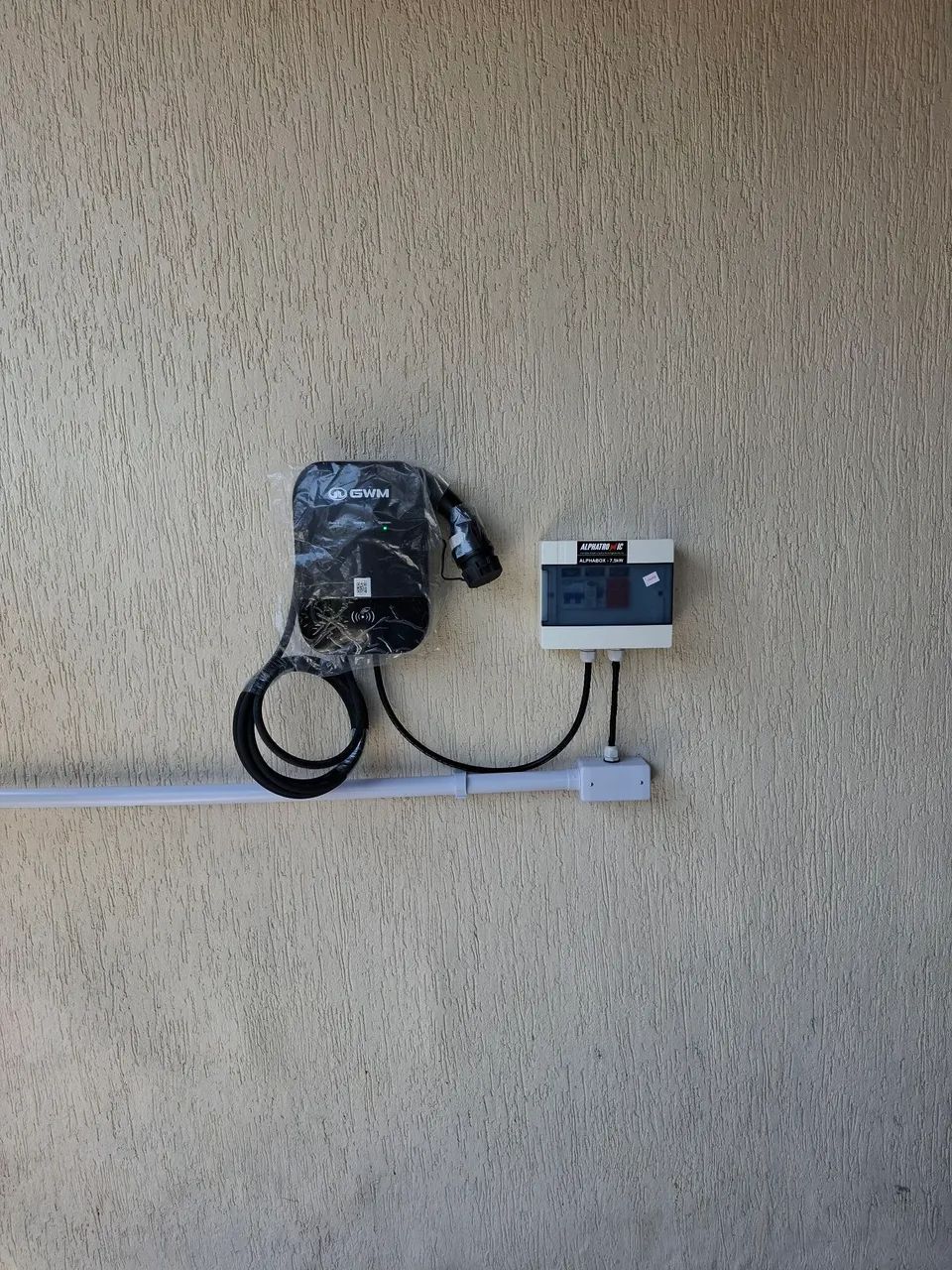Instalador e wallbox disponível 