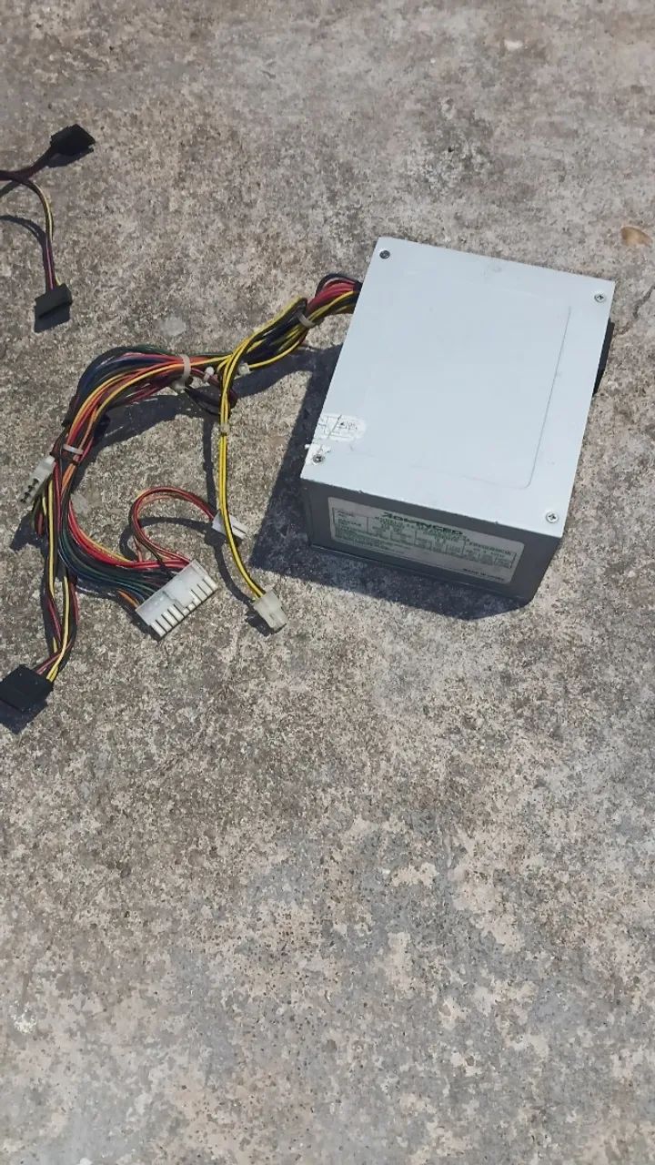 Fonte de pc de 550w advanced usada - Foto 3