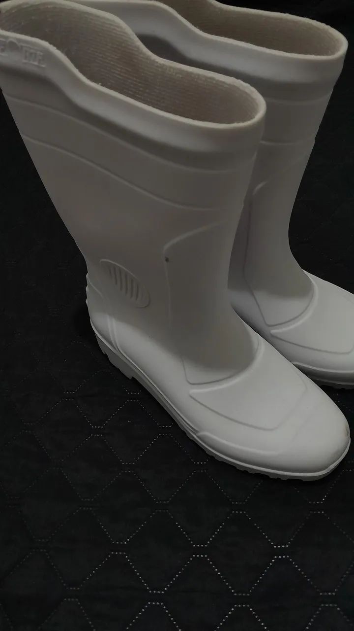 Bota de açougueiro usada - Foto 2