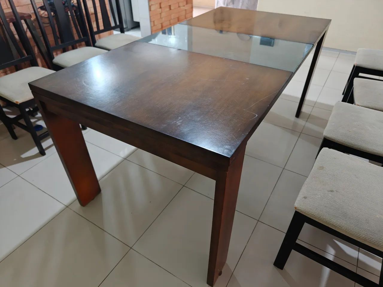 Mesa em madeira maciça 8 lugares  - Foto 4