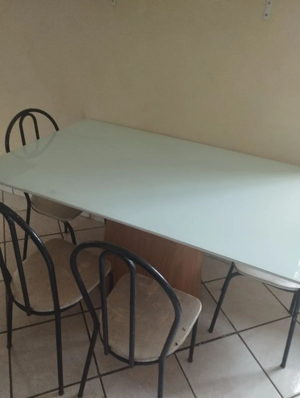 Mesa tampo de vidro com 4 cadeiras  - Foto 2