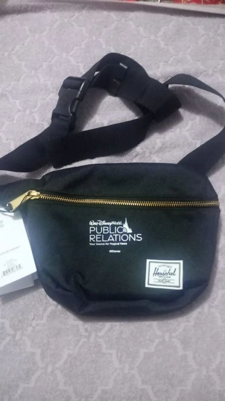 pochete Herschel Walt Disney World Public Relations