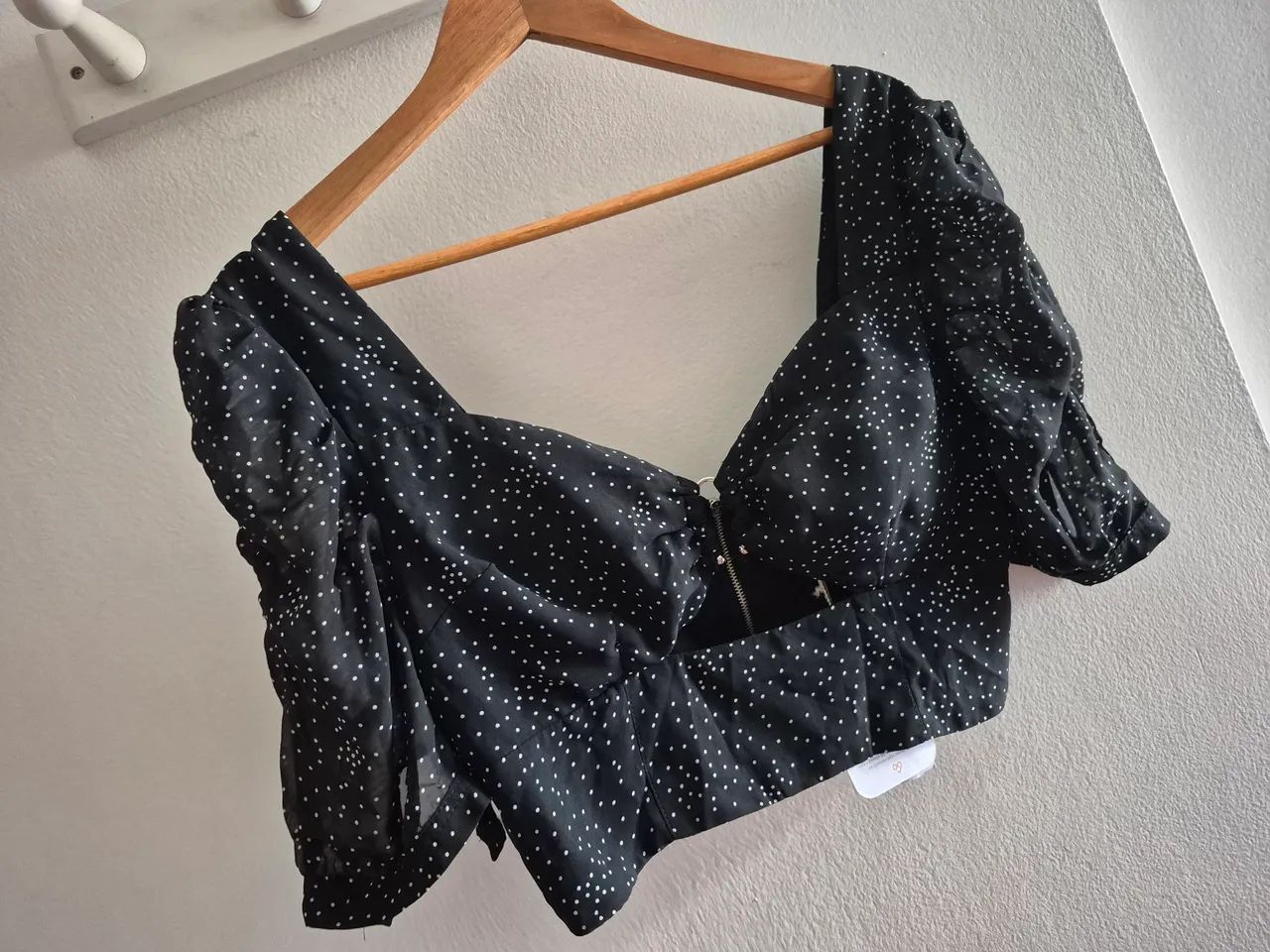Cropped preto c bolinhas brancas novo! - Foto 5
