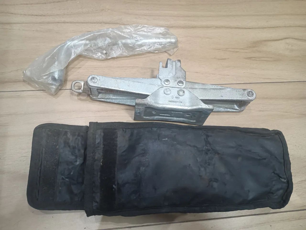 Kit De Chave De Roda, Macaco  E Bolsa Original Renault Kwid