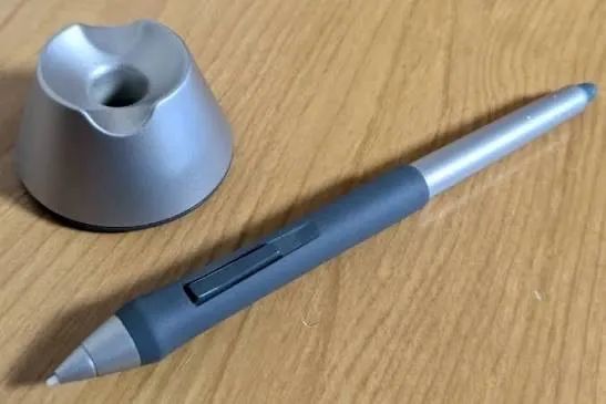 Caneta Wacom Cintiq Zp501E-00A Grip Pen 