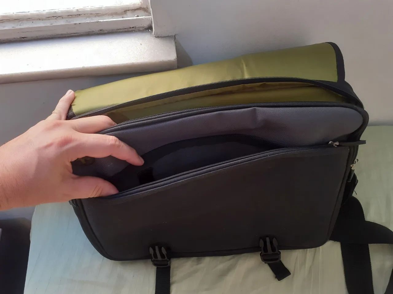  Bolsa Samsonite - cabe até notebook - cor preta - Foto 3
