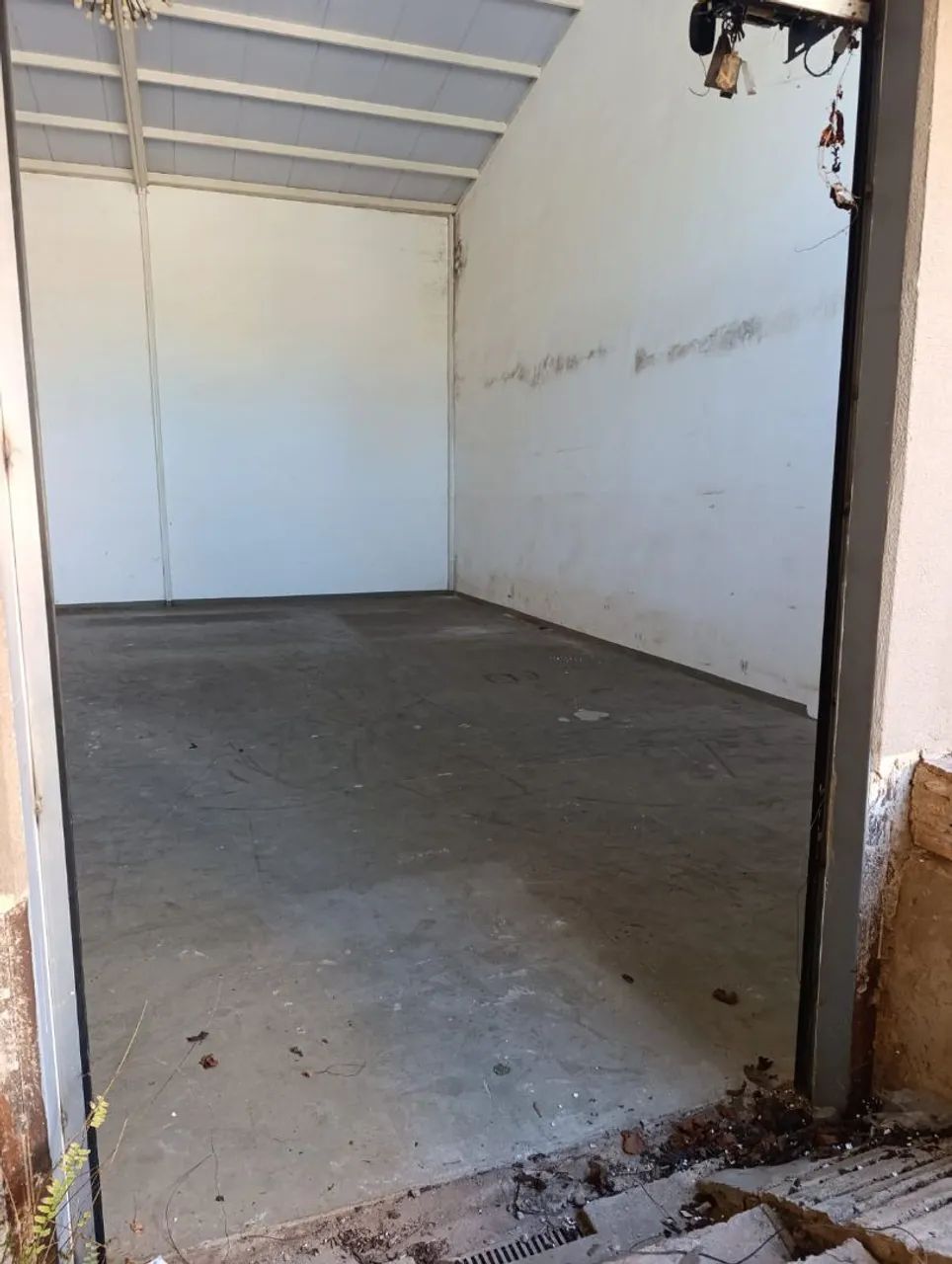 GALPÃO 200 M2 + AREA ABERTA DE 240 M2 - Foto 2