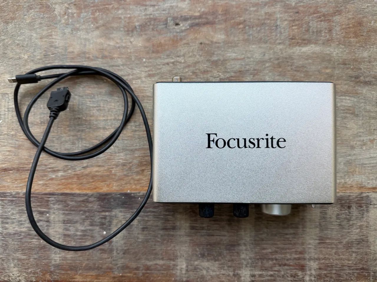 Interface de Áudio Focusrite iTrack Solo + Cabo Device Link Original - Foto 4