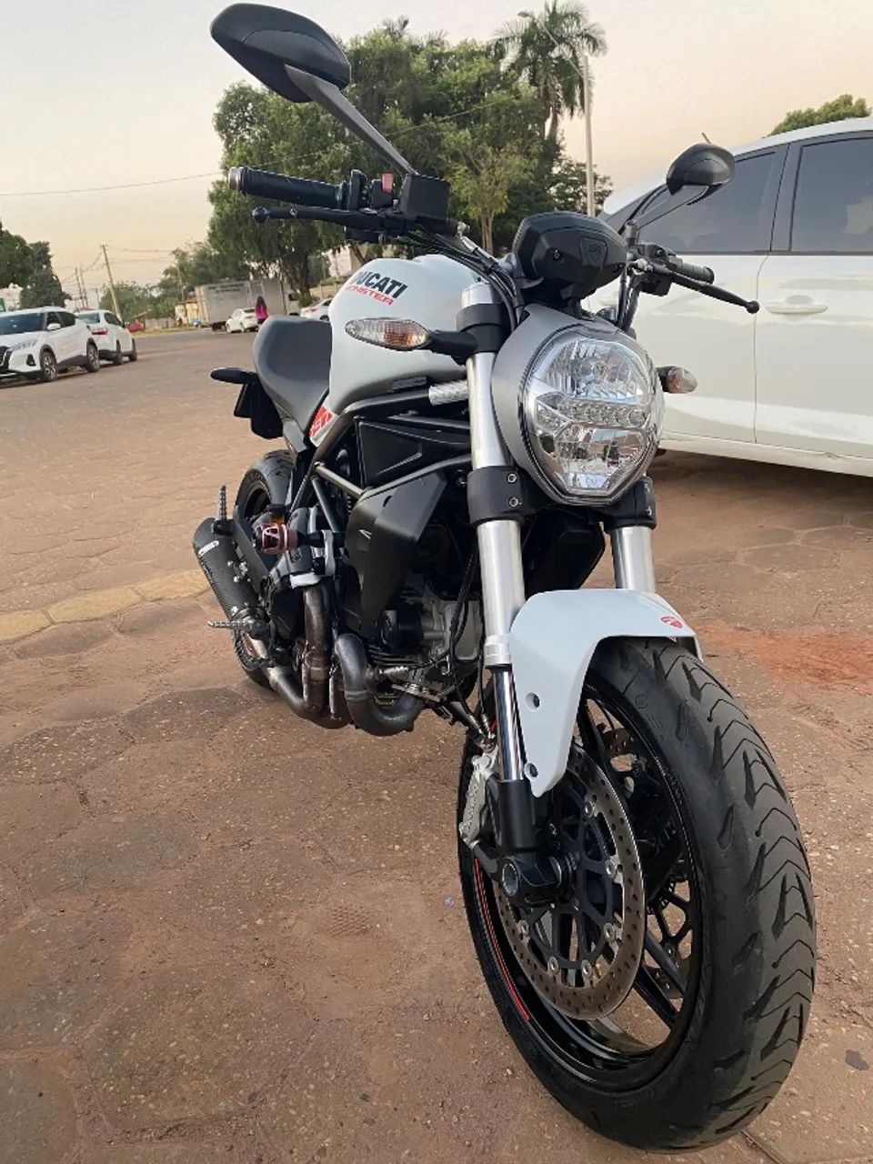 Ducati Monster 797. 803 cc. 
