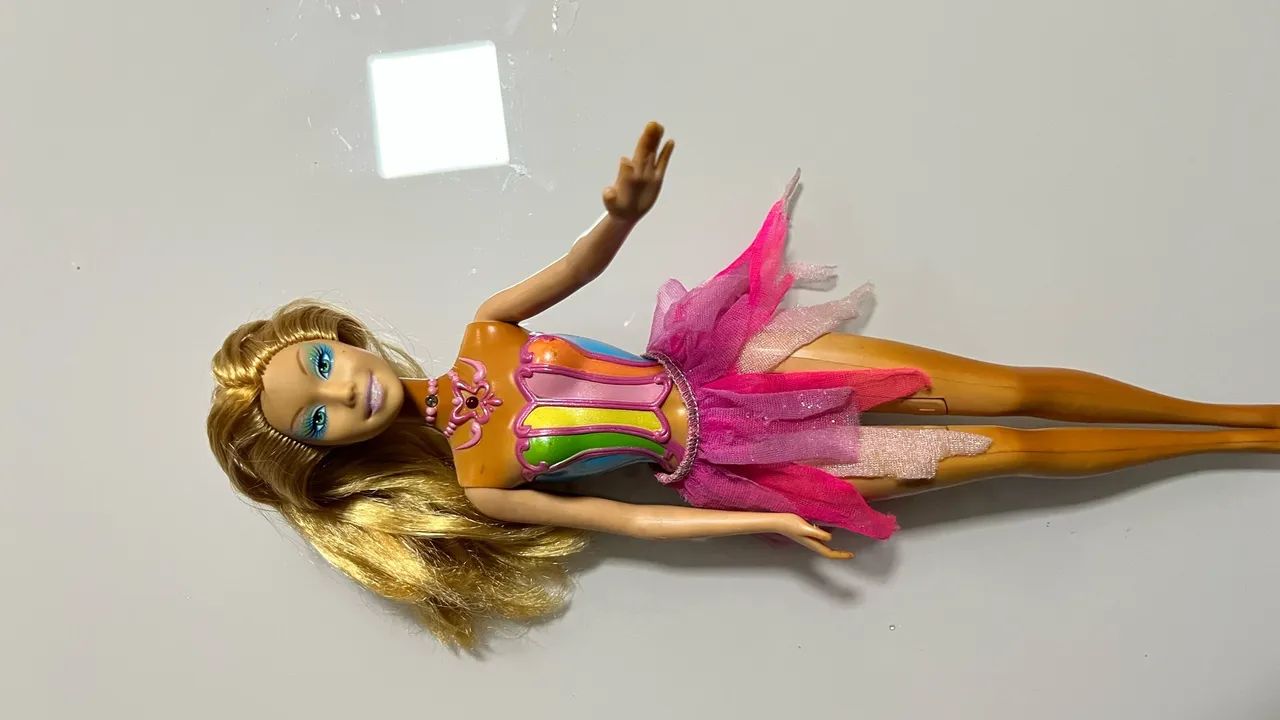 boneca barbie magia do arco íris  - Foto 2