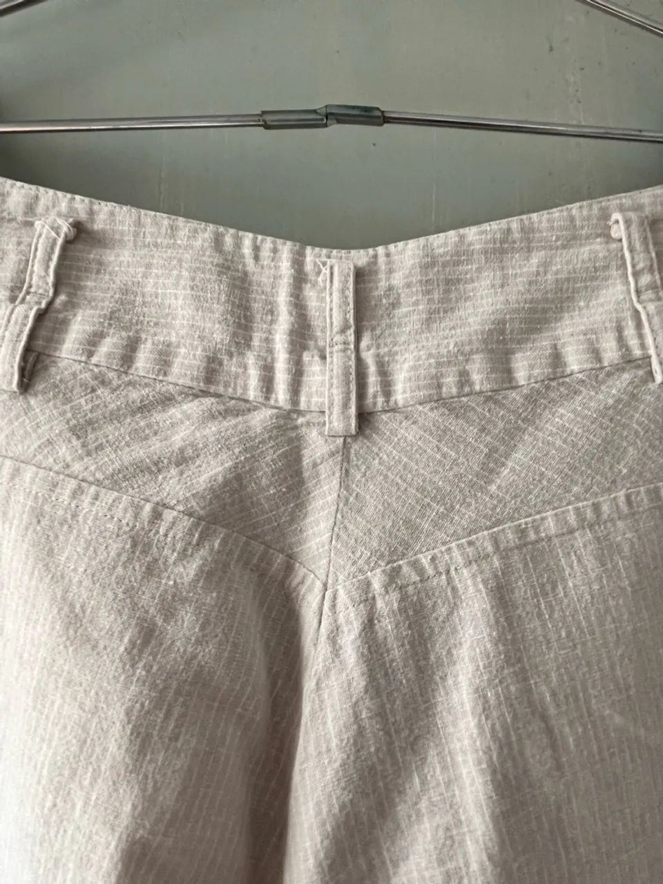 Calça de linho risca de giz bege - Foto 4