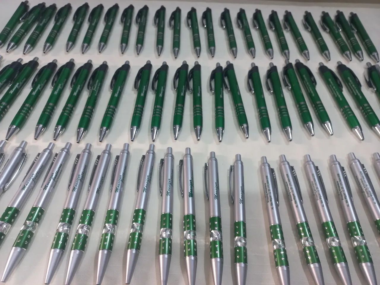 Kit com 70 canetas plasticas  - Foto 3