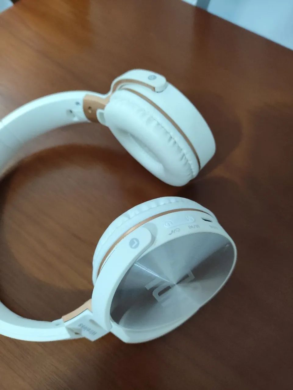 Fone JBL bluetooth na cor branca original  - Foto 2