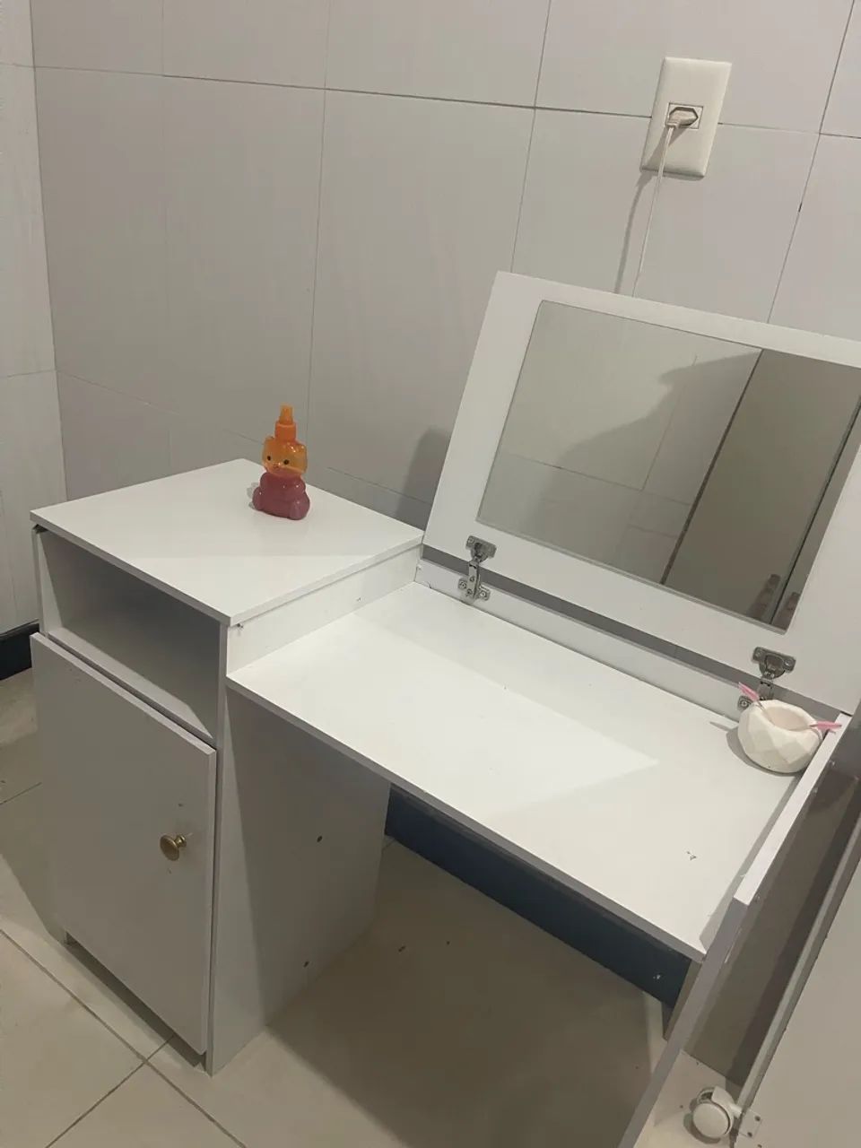 Bancada com espelho , gaveta grande dívida em duas partes  - Foto 2