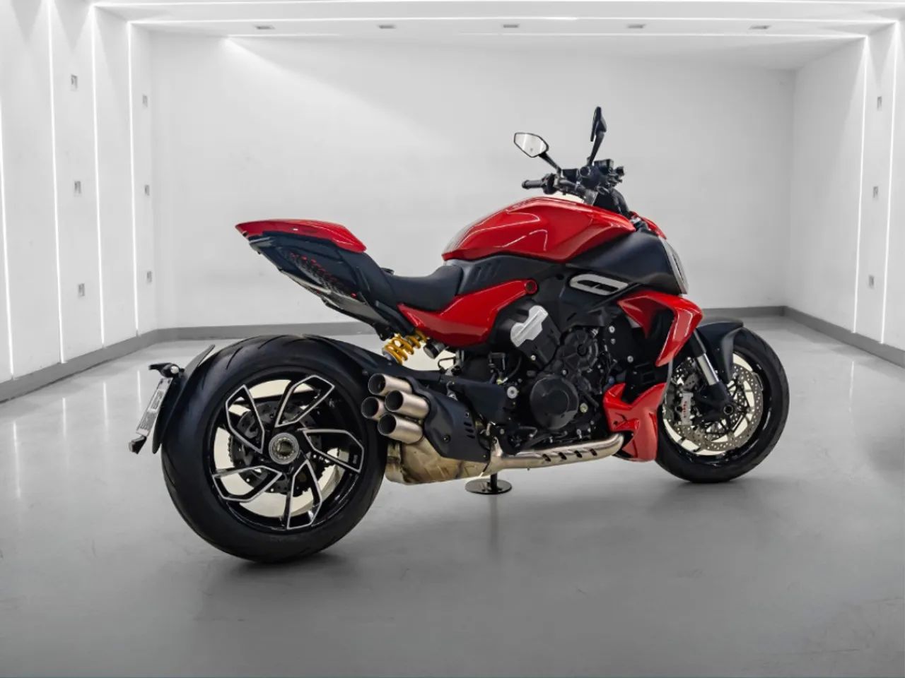 Ducati Diavel v4 2024 - Foto 3