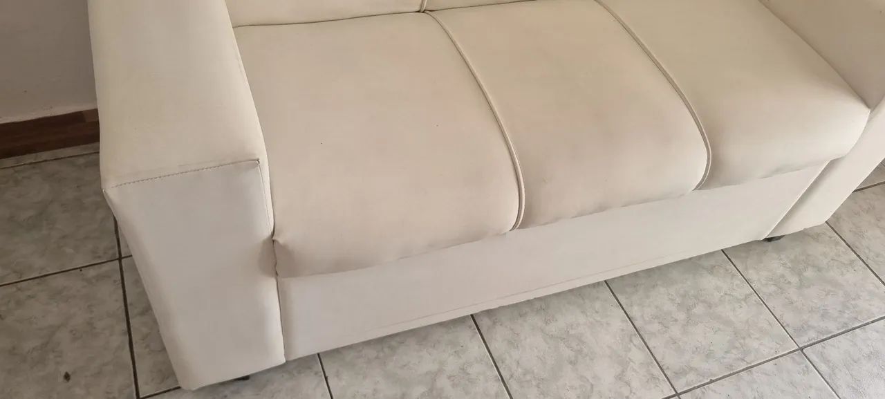 Sofa branco 2 lugares - Foto 2