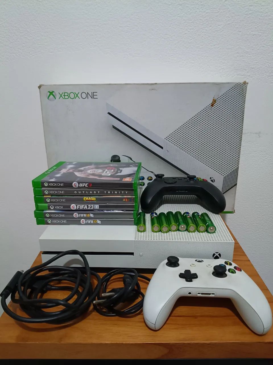Xbox one S com 2 controles + 6 jogos - Foto 3