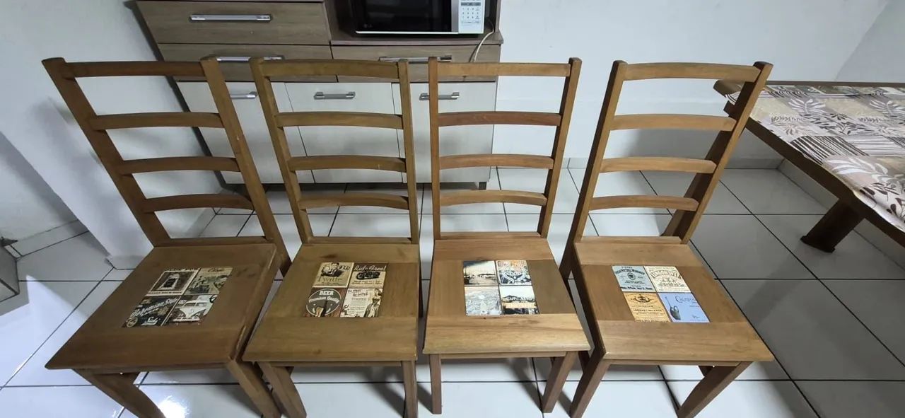 Mesa de madeira com 4 cadeiras  - Foto 4
