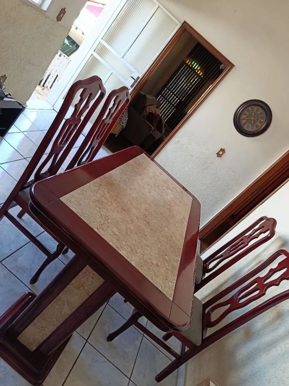 Vendo ou troco mesa com 5 cadeiras  - Foto 3