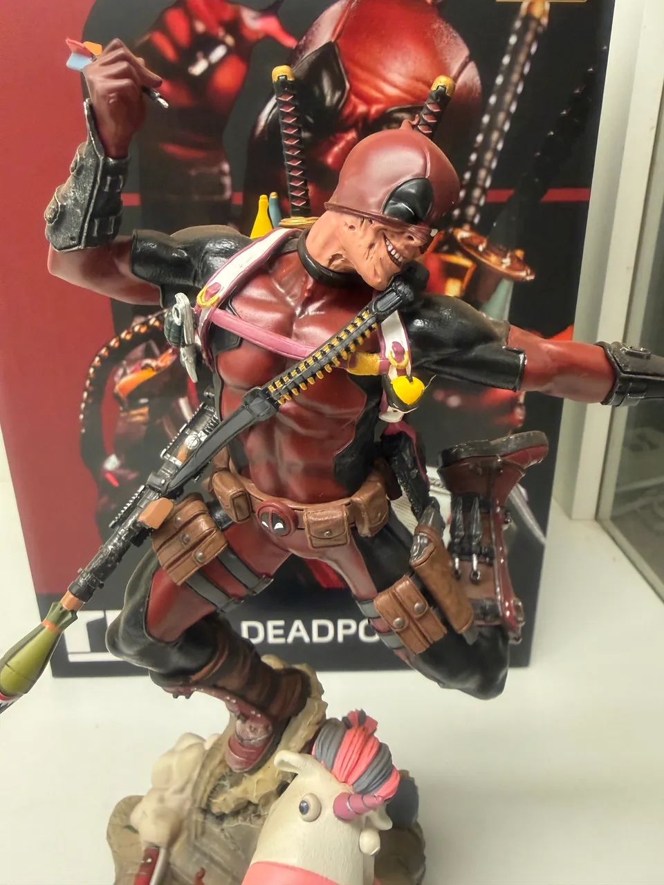 Deadpool - Iron Studios - Perfeito - Na caixa  - Foto 2