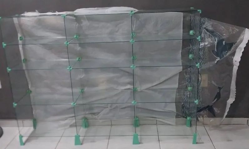 Balcão de vidro com 3 colunas muito bom - Foto 2