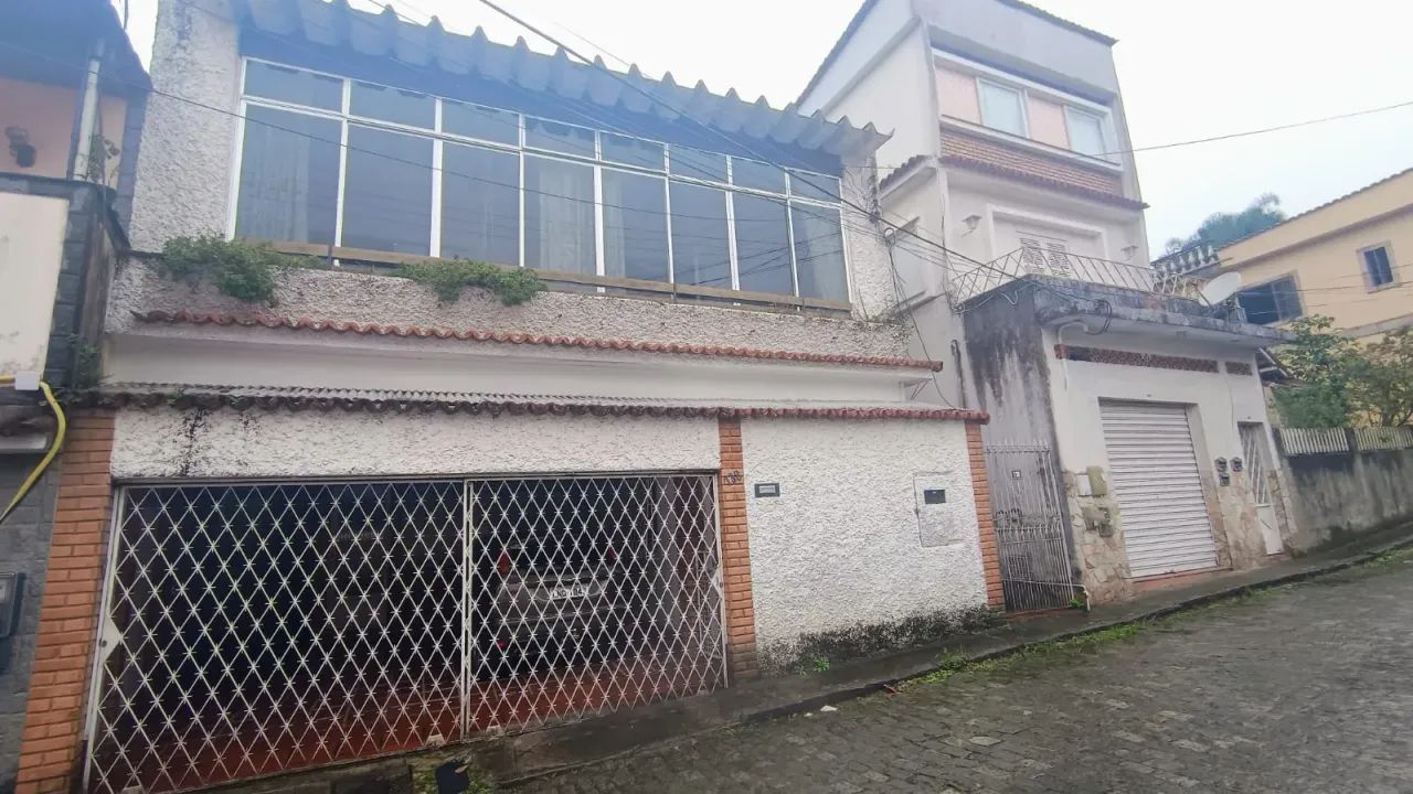 Vendo prédio no bairro Castelânea.